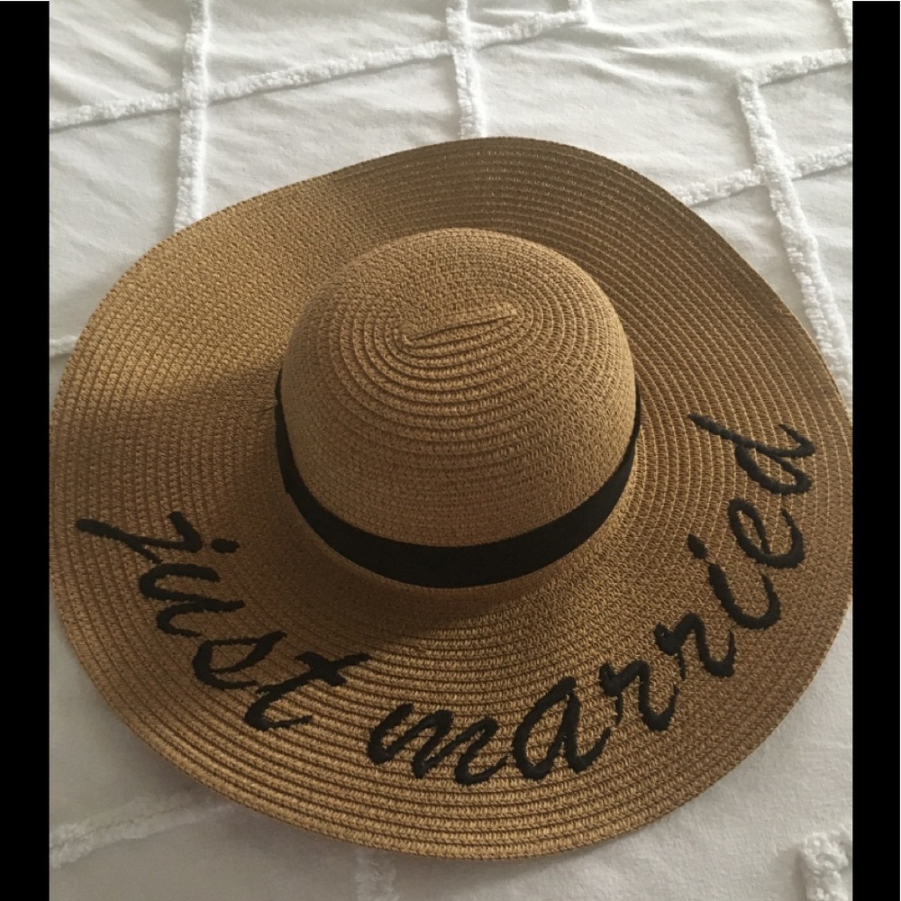 Women’s Straw “Just Married” Hat.